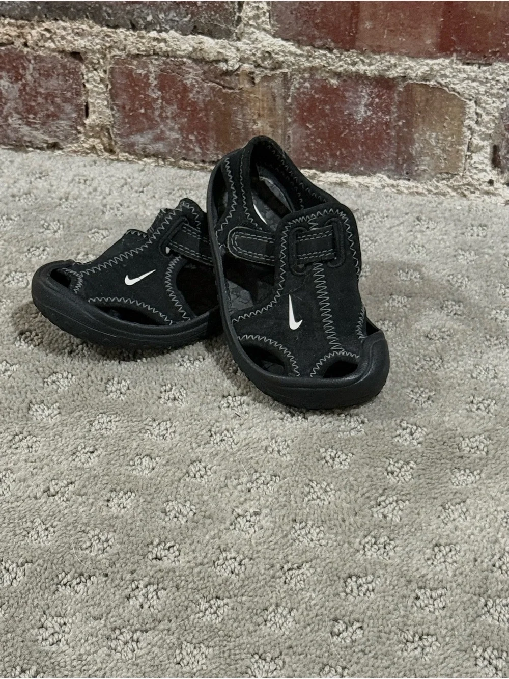 Nike Kids Black and White Closed-Toe Sport Sandals